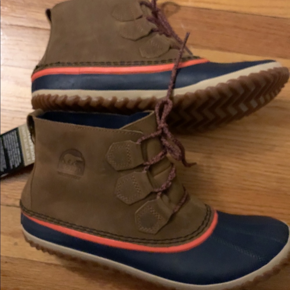 Sorel out and about navy and brown